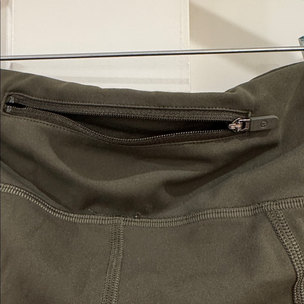 Lululemon Pace Rival 22" Crop Leggings, Grey Sage Green, Size 6 - Picture 8 of 10